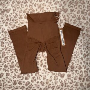 Skims Everyday Sculpt Above The Knee Short XXS in Jasper, NWT!!